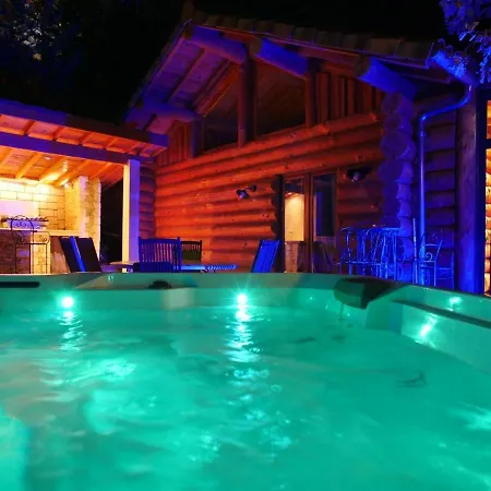 En Rondins Avec - 5 Personnes Chalet *