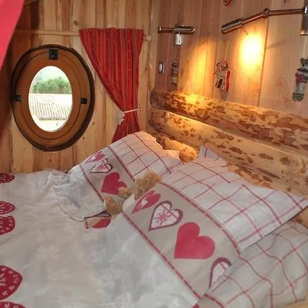 En Rondins Avec - 5 Personnes Chalet Montmurat
