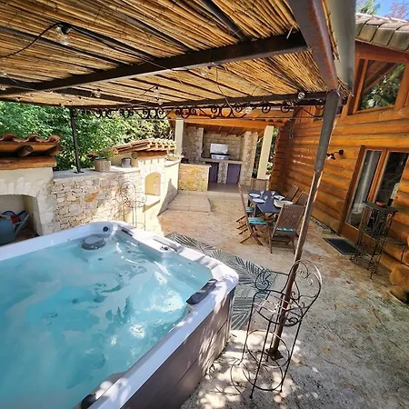 En Rondins Avec - 5 Personnes شاليه Montmurat