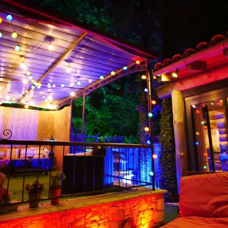 En Rondins Avec - 5 Personnes Montmurat