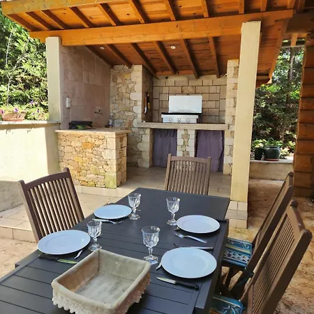 En Rondins Avec - 5 Personnes * Montmurat