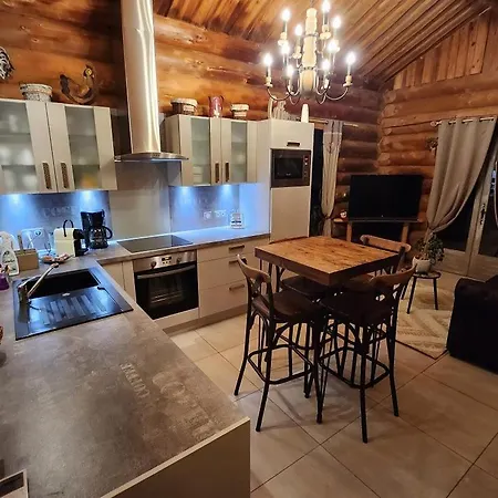 En Rondins Avec - 5 Personnes Montmurat