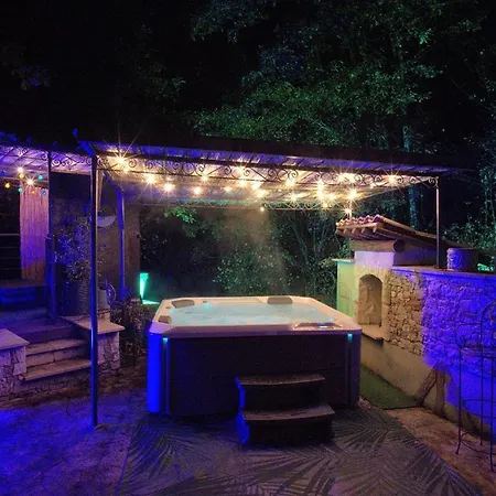 Chalet En Rondins Avec - 5 Personnes Montmurat