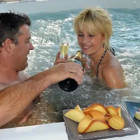 En Rondins Avec - 5 Personnes شاليه