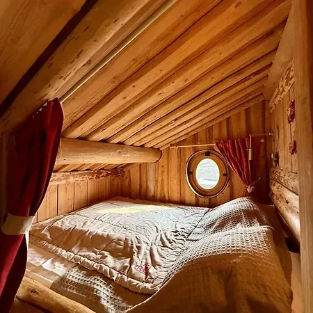 En Rondins Avec - 5 Personnes * Montmurat