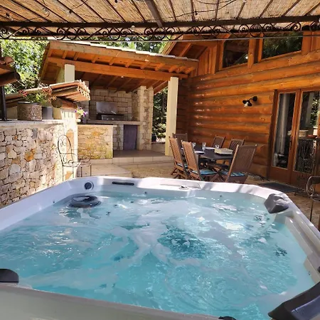 En Rondins Avec - 5 Personnes * Montmurat